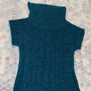 Mudd- Green turtleneck short sleeve sweater